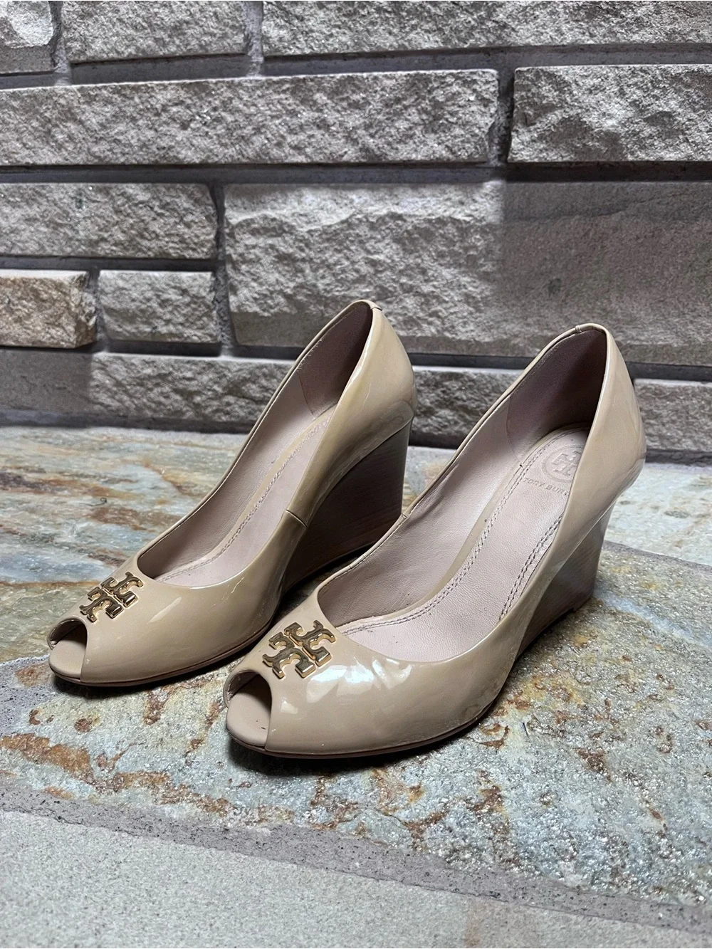 Tory Burch Beige Patent Leather Jade Peep Toe Wedge Pumps Size 6.5